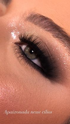 Makeup Looks For Brown Dress, Black Prom Makeup, Shimmery Eye Makeup, Makeup Aesthetic Ideas, Makeup Bag Aesthetic, Makeup Wallpaper, Nail Makeup, Apply Eyeshadow