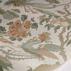 an image of a wall paper with peacocks and flowers on it's surface