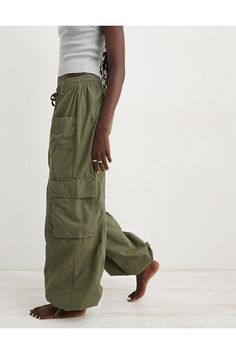 Lightweight and ready-for-anything cotton fabric/Front, back AND cargo pockets (!!!)/Hem drawcord deets/Accessibility deets: elastic waistband for easier on/off! Cargo Pants Color, Spring Break Outfit, Baggy Cargo Pants, Streetwear Accessories, Stylish Women Fashion, Outdoor Pants, Anything Is Possible, Cargo Pant, Mens Outfitters