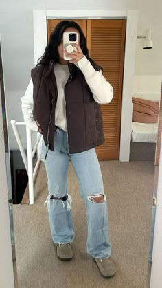 Rainy Fall Outfit Aesthetic, Craft Fair Outfit Ideas, Fall Outfits Shuffle, Trendy Teacher Outfits 2023, College Class Outfits Comfy, Comfy Class Outfit, Colorado Outfits Fall, Fall 2023 Outfits Women, Thrifted Fall Outfits