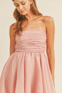 This stylish and versatile Strapless Babydoll Dress features a gathered, ruched, and pleated bust for a flattering fit. The back exposed zipper detail adds a touch of modernity, while the back smocking ensures comfort and flexibility. With a lining included, this dress is perfect for both casual and dressy occasions. Strapless Babydoll Dress, Exposed Zipper, Cream Dress, Zipper Detail, New Tops, Babydoll Dress, Sale House, Denim Dress, Smocking