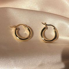 Gold Hoops Aesthetic, Gold Hoop Earrings Aesthetic, Gold Small Hoop Earrings, Hoop Earrings Aesthetic, Essential Jewelry, Thick Gold Hoops, Shiny Jewelry, Small Gold Hoop Earrings, Small Gold Hoops