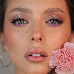 Colorful Wedding Makeup, Subtle Purple Eye Makeup, Identify Crisis, Pastel Moodboard, Editorial Make-up, Rosa Make-up, Makeup 2024, Kendall Jenner Makeup