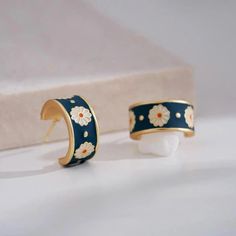 Buy 2 items or more, enjoy free shipping with code【FREESHIP】  ✨ Opening Sale, Up to 50% off. ✨ WATERPROOF - Tarnish free - Christmas Gift Flower Glaze Earrings - Daisy Enamel Hoops - Blue Enamel Flower Studs - 14K Gold Plated Coloful Flower Earrings - Vintage Style - 14k gold plated brass, enamel, 925 silver post - Dimensions: 0.8cm width, 1.3cm inside diameter - Hypoallergenic Sold as a pair.  ------------------------------------------ - All items dispatched from Toronto.  - We try our best to Free Christmas Gifts, Back Jewelry, Enamel Flower, Earring Sale, Flower Studs, Polish Jewelry, Jewelry Pouch, Flower Earrings, Vintage Stil