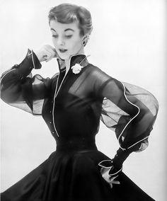 Fashion Design Classes, Vintage Hollywood Glamour, Vintage Fashion 1950s, Evening Blouses, King Fashion, 20th Century Fashion, Fashion 1950s, Vintage Fashion Photography, Vintage Couture