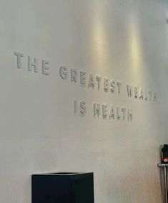 there is a sign on the wall that says the greatest health is health