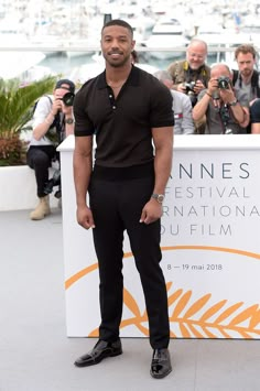 Michael B Jordan Fits, Michael B Jordan Style Casual, Micheal B Jordan Outfit Casual, Micheal B Jordan Outfit, Michael B Jordan Outfits, Black Men Style Classy, Classy Black Men