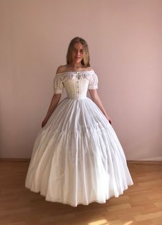 Victorian Era Dresses, Victorian Corset, Womens Costumes, Hoop Skirt, Old Fashion Dresses, Old Dresses, Period Outfit, Vestidos Vintage, Historical Dresses