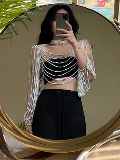 Diamond And Pearl Outfit, Fashion Show Accessories, Chain Tops For Women, Gaudy Fashion Aesthetic, Pearl Top Outfit Ideas, Extra Party Outfits, No Skin Outfits, Pearl Chain Dress, Jewellery Aesthetic Necklace