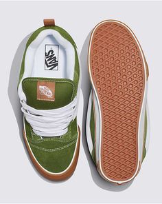 A Puffy 90s Style Inspired by the Past, but Built for Today The Knu Skool is a modern interpretation of a classic 90s style, defined by its puffed up tongue and 3D-molded Sidestripe, and tied off with oversized, chunky laces. With its in-your-face profile, gum-colored bumpers, and dramatic style details, the Knu Skool plays off of the original Old Skool while blending an icon of the past with today’s trends. Reissued 90s low-top shoe Sturdy suede uppers Puffy tongue and ankle collar Puffy 3D molded Sidestripe™ Heel pulls for ease of entry Signature rubber waffle outsoles Shoes In Style 2024, Capsule Shoes Women, Chunky Nike Shoes, Shoes That Go With Everything, Cool Shoes For Men, Trend Shoes, Pretty Sneakers, Face Profile, Green Vans