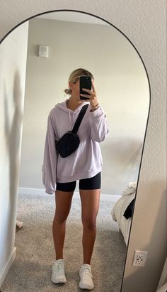 Cute Simple Athletic Outfits, Modest Exercise Outfits, Leggings Athletic Outfit, Comfy Athleisure Outfits, Athletic Aesthetic Outfits, Morning Walk Outfit, Comfy Summer Fits, Athletic Outfit Ideas, Summer Athletic Outfits