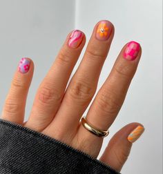 Cute Almond Nails, Lily Nails, Star Nail Designs, Pop Art Nails, Casual Nails, Bright Nails