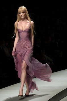 00s Mode, Prom Dress Inspiration, Runway Dresses, Looks Street Style, Glam Dresses