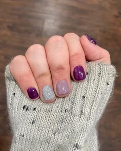 Colored French Tips Acrylic, Sns Nail Color Ideas, Cute Short Gel Nails Winter Simple, Cute Fall Dip Nails, Dipped Nail Ideas, Pretty Short Nails Simple, Cute Short Dip Nails, Short Dip Powder Nails Fall, Gel Nails Ideas Short Simple