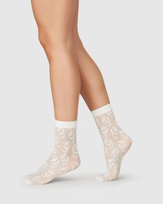 Our semi-sheer Flora socks are a modern take on the floral pattern — adding that extra something special to your every day look. Here’s why you’ll love our Flora Flower Socks: 40 denier socks Semi-sheer Soft cuff Toe reinforcement Knitted from recycled yarn Made in Italy Swedish Stockings, Flower Socks, Clogs Style, Leggings And Socks, Wedding Linens, Recycled Yarn, Shoe Boutique, Look Here, Slipper Shoes