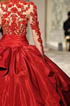 Cajita de Alice: Marchesa F / W 2012-2013 Beauty And Fashion, Vogue Runway, Van Cleef Arpels, Gorgeous Gowns, Marchesa, Red Wedding, Wearing Red, Mode Inspiration, Beautiful Gowns