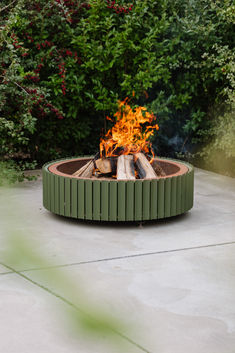 Welcoming, warm, and solid. Fire bowl The Ring is a rough beauty with a sweltering hot heart. Its curved shape with vents between the slats providing extra oxygen for the fire, makes a good, hefty flame and little to no smoke. Now available at our dealers in Belgium and The Netherlands. Visit our website to locate your nearest dealer! Fire Pit Sphere, Arch House, Fire Ring, Console Table Hallway, Patio Fire Pit, Italian Garden, Diy Fireplace, Hanging Ceiling Lights, Outdoor Bar Stools