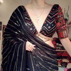 Saree Jacket Designs, Kerala Saree Blouse Designs, Party Saree, Saree Fancy, Sequence Saree, Saree Wearing Styles, New Saree Blouse Designs, Lehenga Designs Simple, Fashionable Saree Blouse Designs