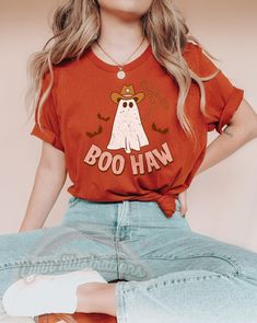 Boo Haw Western Shirt, Retro Ghost Halloween Shirt, Retro Halloween Shirt, Fall Shirt, Cute Graphic Tee, Women Fall Shirt, Country shirt Who can resist this aesthetic retro fall themed Halloween T-shirt?  It's comfy and soft make makes a perfect gift for a loved one, or for anyone who is a fan of the grungy vintage autumn aesthetic. This cute shirt is available in multiple colours and sizes.  *MADE TO ORDER ITEM* - -TSHIRT FEATURES - - - Available in multiple colours and sizes - Rolled-forward s Vintage Autumn Aesthetic, Boho Ghost, Ghost Sweater, Graphic Tee Women, Trick Or Treat Costume, Autumn Jumpers, Retro Ghost, Ghost Tee, Vintage Autumn