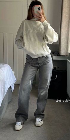 Gray Jeans Outfit Women, Fall Black Jeans Outfit, Clean Girl Aesthetic Outfits For School, Ootd Ideas For School, Ideas Outfit Invierno, School Autumn Outfits, Autumn Uni Outfits, Clean Girl Style Outfits, Autumn Outfits For School