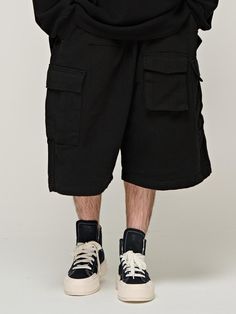 Composition : COTTON 100%Country of Origin : KOREA Streetwear Cargo Shorts With Patch Pockets, Black Techwear Bottoms With Patch Pockets, Black Relaxed Fit Cotton Bottoms, Black Relaxed Cotton Bottoms, Baggy Cotton Shorts With Pockets, Cotton Techwear Shorts With Multiple Pockets, Black Cargo Shorts With Patch Pockets For Streetwear, Black Cotton Relaxed Fit Shorts, Black Cotton Shorts With Relaxed Fit