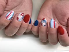 Luminary Nails Design 4th Of July, Red White And Blue Simple Nails, 4th Of July Nails Flowers, Simple Memorial Day Nail Designs, Boho 4th Of July Nails, Vintage 4th Of July Nails, 4th Of July Beach Nails, July Fourth Nails, Red White And Blue Ombre Nails