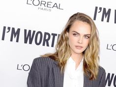 Cara Delevingne’s Go-To Eyebrow Hack Is Surprising - NewsBreak Eyebrow Hacks, Elite Daily, Motivational Speeches, Cara Delevingne, Beauty Favorites, Skin Care Tools, Beauty Routines, Favorite Celebrities, Beauty Skin