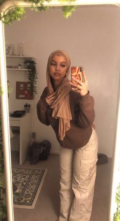 Street Hijab Fashion Casual, Hijabi Outfits Modest, Hijabi Outfits School, Modest Ootd, Hijabi Streetwear, Estilo Hijab, Stile Hijab, Street Hijab Fashion