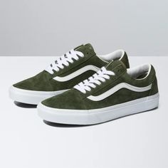 Pig Suede Old Skool Shoe Vans Verdes, Buisness Dress, 23 Outfit, Suede Vans, Vans Suede, Green Vans, Grape Leaf, Everyday Shoes, Swag Shoes