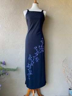 "Fun 90s cut out floral dress. Black with purple under lining and high side slits on both sides.  --- Condition: Great vintage condition  --- Size: No tag that states  Fits M best  Shown on a size small mannequin with 26\" waist and 34\" bust and fits loose.  Measurements:  --- @bluehoneyshop" 90s Cut, Star Cut Out, Small Mannequin, White Eyelet Dress, Tie Dress, Floral Dress Black, Dress Clothes For Women, Unique Vintage, Color Patterns