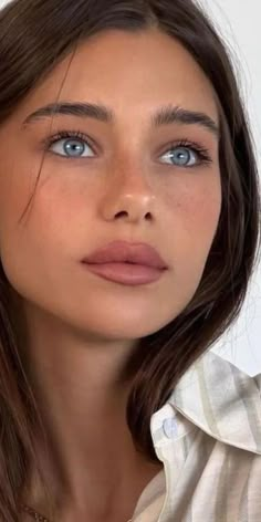 Soft Glam Makeup, Model Face, Blue Eye Makeup, Prom Makeup, Light Brown Hair