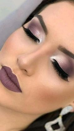 Makeup Lips Matte, Make Up Designs, Lipstick Liquid, Purple Eye Makeup, Lip Makeup Tutorial, Braut Make-up