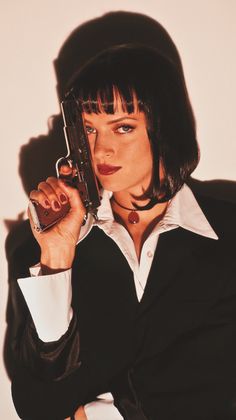 Uma Thurman as Mia Wallace in Pulp Fiction. Pulp Fiction, A Woman, Black