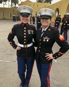 Us Marines Uniform, Marines Dress Blues, Marine Corps Uniforms, Marines Uniform, Marine Dress, Marines Girl, Marine Veteran, Female Marines, Military Marines