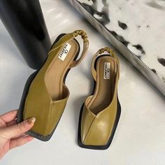 Olivia Mark - Slouchy Slip-On Sneakers Sac Lunch, Ladies Sandals, Comfortable Slippers, Summer Elegant, Comfortable Flats, Designer Sandals, Toe Sandals, Sandal Fashion, Dress Sandals