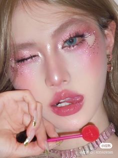 Princess Peach Makeup, Bubblegum Makeup, Apricot Makeup, Modest Makeup, Soft Pink Glam, Modest Aesthetic, Makeup Aesthetics, Heart Makeup, Holographic Makeup