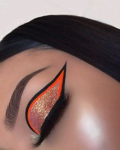 Eyeliner Makeup Looks, Neon Eyeliner, Holloween Makeup, Eyeliner Designs, Orange Makeup, Face Paint Makeup, Halloween Eye Makeup, Graphic Makeup, Graphic Eyeliner