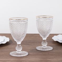 Quantity: 6 Wine Goblets Material: Glass Color: Clear W/ Gold Rim Style: Vintage Wine Goblet With Embossed Diamond Pattern Liquid Capacity: 8Oz Total Height: 6" Top Diameter: 3" Base Diameter: 3" Stem Height: 1" Thickness: 4Mm Features: Premium Glassware, Durable, Heavy Base, Handblown, Elegant. Additional Information: Listing Is For Wine Glasses Only. Other Decorative Accessories Are Not Included. Uses: Banquets, Weddings, Engagements, Birthdays, Baby Showers, Parties, Upscale Catering And Home Venue Ceiling, Glasses With Gold Rim, Alcohol Glasses, Wedding Drinkware, Wedding Glassware, Catering Buffet, Vintage Goblets, Vintage Wine Glasses, Dry Ice