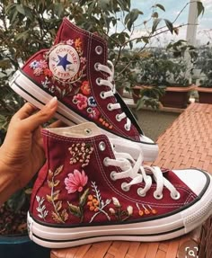 Boty Converse, Embroidered Converse, Cute Converse, Embroidery Red, Converse Custom, Shoes Aesthetic, Dr Shoes, Embroidery Shoes, Embroidered Shoes