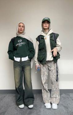 Hijab Fashion Inspiration Streetwear, Baggy Outfits Hijab, Hijab Fashion Streetwear, Baggy Modest Outfit, Masc Hijabi, Hijabi Baggy Outfits, Streetwear Style Women, Hijabi Outfits Streetwear, Streetwear Hijab Outfit