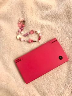 Pink nintendo dsi 2ds Aesthetic, Nintendo Decor, Pink Nintendo, Dsi Xl, Cute Couple Text Messages, Cozy Gaming, Retro Tech, Cute Couples Texts