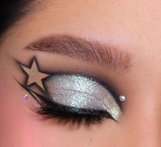 Makeup Tools Aesthetic, Elements Makeup, Shiny Eye Makeup, Eye Makeup Inspo, Eye Makeup Eyeliner, Ateez Concert, Concert Makeup, Maddy Perez