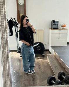 Outfit With Baggy Jeans, Abg Style Outfit, Baggy Outfits Girl, Baggy Jeans Outfits, Baggy Aesthetic, Baggy Jeans Black, Black Shirt Outfits, Baggy Outfit Ideas