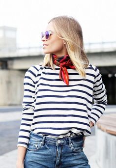 Scarves and stripes. Oh so Parisian. Infinity Clothing, Fashion Me Now, Style Parisienne, Mode Tips, Scarf Outfit, How To Wear A Scarf, Outfit Formulas, Red Scarf, Retro Mode