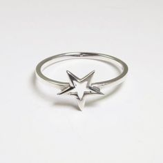 not mine x Grunge Rings, Star Rings, Jewelry Star, Golden Trio, Jewelry Accessories Ideas, Jewelry Lookbook, Star Ring, Girly Jewelry