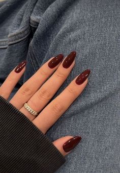 Aesthetic Dark Red Nails, Downtown Aesthetic Nails, Aura Red Nails, Downtown Girl Nail Ideas, Downtown Nails Aesthetic, Downtown Girl Nails Aesthetic, Dark Red Nails Aesthetic, Nails Aesthetic Autumn, Red Nails Autumn