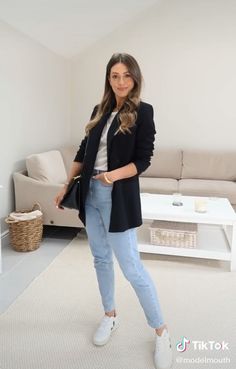 Navy Blue Pants Outfit Casual, Windy Summer Day Outfit, Conference Speaker Outfit, Sporty Elegant Outfit, Sporty Elegant Style, Brunch Outfit Summer, Sunday Brunch Outfit, Casual Outfits For Women, Outfit Blazer