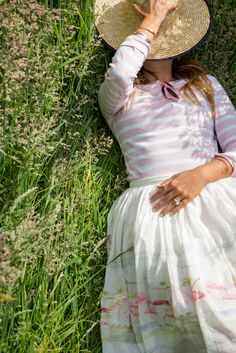 Picnic at Kenwood House, London Kenwood House, 500 Days, Summer Quotes, How To Pose, The Grass, Summer Aesthetic, Straw Hat