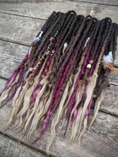 Dread Dye Ideas, Diy Dreads, Female Dreads Hairstyles, Elf Locks, Synthetic Dreads Hairstyles, Dreadlock Ideas, Female Dreads, Dread Ideas, Green Dreads