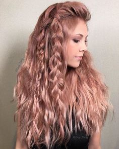 Color, length and style are amazing Gold Braids, Gold Hair Colors, Hair Color Rose Gold, Guy Tang, Rose Gold Hair, Pastel Hair, Hair Envy, Metallic Hair, Gold Hair